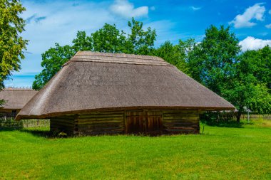 Kaunas 'taki Litvanya Açık Hava Müzesi' nde çiftlik evi..