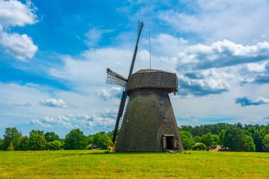 Kaunas 'taki Litvanya Açık Hava Müzesi' nde yel değirmeni..