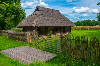 Kaunas 'taki Litvanya Açık Hava Müzesi' nde çiftlik evi..