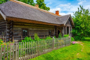 Kaunas 'taki Litvanya Açık Hava Müzesi' nde çiftlik evi..