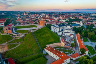 Litvanya 'nın başkenti Vilnus' taki Gediminas kalesinin Panorama manzarası.