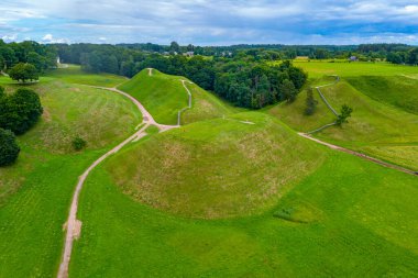 Kernave Hillforts Panorama Manzarası, Litvanya Büyük Dükalığı 'nın antik başkenti.