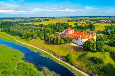 Letonya 'daki Bauska Kalesi Müzesi.