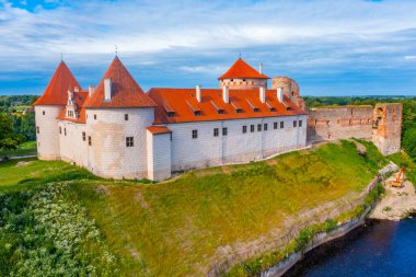 Letonya 'daki Bauska Kalesi Müzesi.