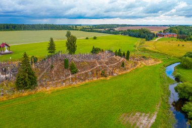 Litvanya 'nın Siauliai kasabası yakınlarındaki Haç Tepesi' nin havadan görünüşü.