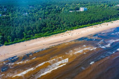 Letonya, Jurmala 'da bir plaj manzarası.