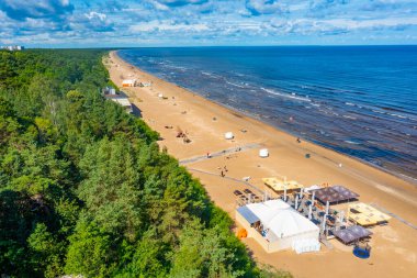 Letonya, Jurmala 'da bir plaj manzarası.