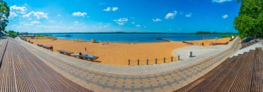 Estonya 'daki Voru' daki Tamula plajında yaz günü.