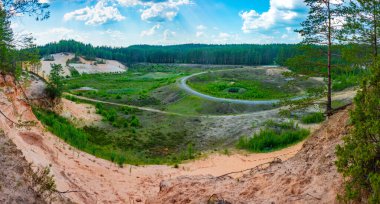 Estonya 'daki Piusa mağaralarının doğal manzarası.