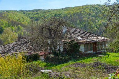 Bulgaristan 'daki Bozhentsi mimari rezervinde geleneksel eski evler.