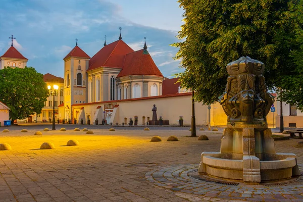 Pohled Kostel Nejsvětější Trojice Při Východu Slunce Kaunasu Litva — Stock fotografie
