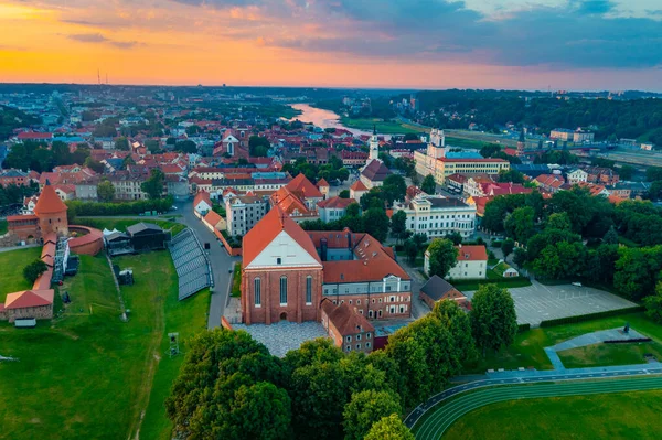 Litvanya 'nın Kaunas kentinin gündoğumu manzarası.