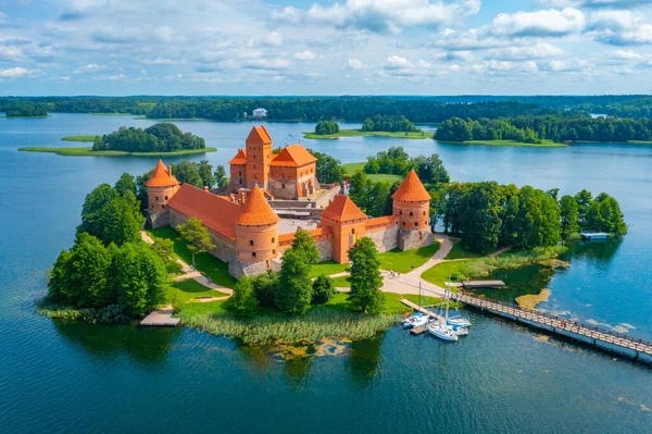 立陶宛Galve湖Trakai城堡的空中景观 — 图库照片