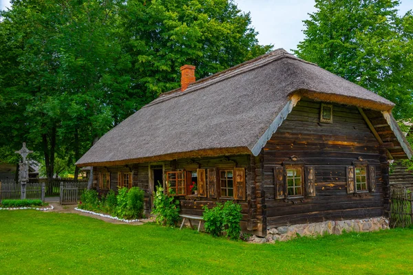 Dom Rustykalny Pod Skansenem Etnograficznym Litwy Kownie — Zdjęcie stockowe