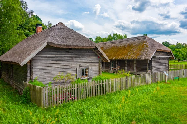 カウナスのリトアニア民族野外博物館の農家 — ストック写真