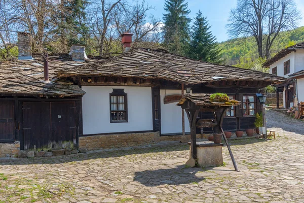 ブルガリアのBozhentsi建築保護区にある伝統的な古い家 — ストック写真