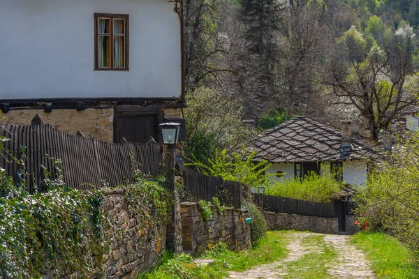 Παραδοσιακά Παλιά Σπίτια Στο Αρχιτεκτονικό Αποθεματικό Bozhentsi Στη Βουλγαρία — Φωτογραφία Αρχείου