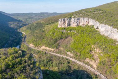 Bulgaristan 'daki Dryanovo Nehri Vadisi.