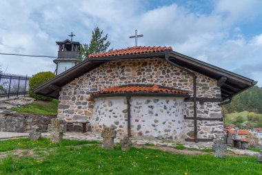 Bulgaristan 'daki Tsari Mali Grad kalesindeki Sveta Petka Kilisesi.