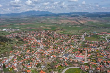 Bulgar Belchin kasabasının hava manzarası.