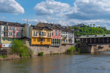 Bulgaristan'da Lofça osam Nehri şehirde ahşap köprü kapalı.
