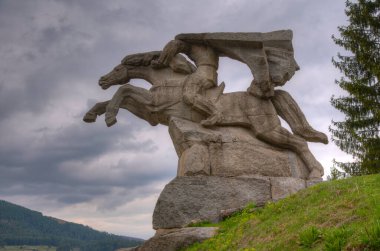 Bulgar Koprivshtitsa kentinde Georgi Benkovski 'nin heykeli.