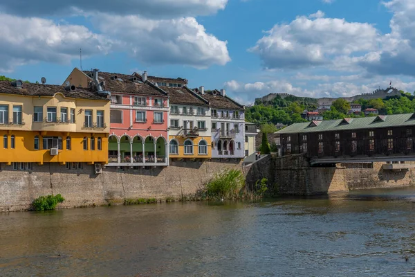 Bulgaristan'da Lofça osam Nehri şehirde ahşap köprü kapalı.