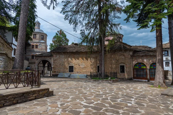 位于保加利亚特洛伊修道院内的一座教堂的详情 — 图库照片