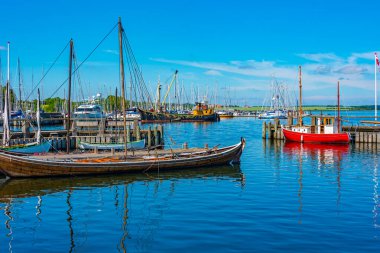 Danimarka 'nın Roskilde limanında yeniden inşa edilen Viking gemileri.