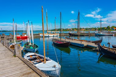 Danimarka 'nın Roskilde limanında yeniden inşa edilen Viking gemileri.