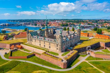 Danimarka Helsingor 'daki Kronborg kalesinin panoraması.