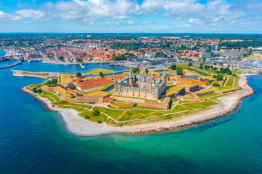 Danimarka Helsingor 'daki Kronborg kalesinin panoraması.