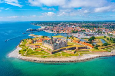 Danimarka Helsingor 'daki Kronborg kalesinin panoraması.