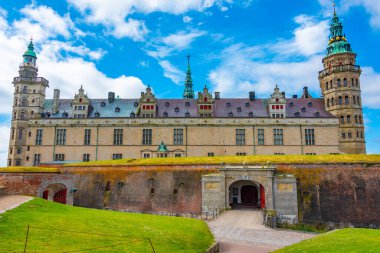 Danimarka Helsingor 'daki Kronborg şatosunun görüntüsü.