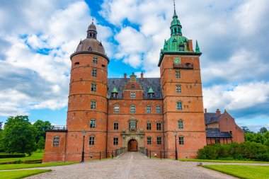 Danimarka 'da Vallo Yuvası bulutlu bir günde izlendi.