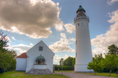 Danimarka 'daki Stevns Deniz Feneri Bulutlu bir günde.