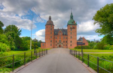 Danimarka 'da Vallo Yuvası bulutlu bir günde izlendi.
