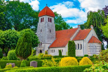 Danimarka 'daki Hojerup Kilisesi manzarası.