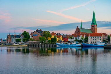 Danimarka 'nın silueti Helsingor.