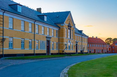 Danimarka 'daki Krongborg şatosunda renkli evler.