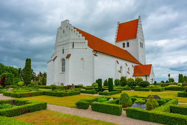 多云的丹麦Fanefjord教堂 — 图库照片