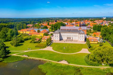 Danimarka kasabasının havadan görünüşü Soro.