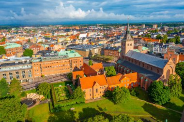 Danimarka 'nın Odense kentindeki St. Canute Katedrali' nin Panorama manzarası.