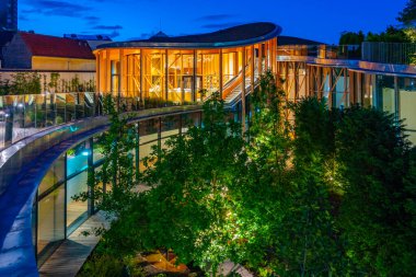 Odense, Danimarka 'daki Hans Christian Andersen Müzesinin Gece Görüşü.