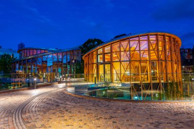 Odense, Danimarka 'daki Hans Christian Andersen Müzesinin Gece Görüşü.