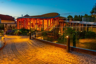 Odense, Danimarka 'daki Hans Christian Andersen Müzesi' nin günbatımı.