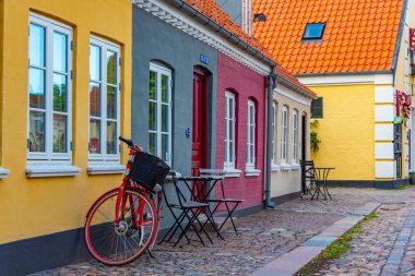 Danimarka, Odense 'nin merkezinde renkli bir cadde..