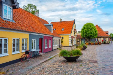 Danimarka, Odense 'nin merkezinde renkli bir cadde..