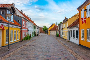 Danimarka, Odense 'nin merkezinde renkli bir cadde..