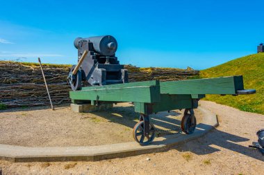 Danimarka 'nın Sonderborg kenti yakınlarında 1864 yılında Prusya ile Danimarka arasındaki savaşın anısına Dybbol Banke tarihi sahasındaki toplar.